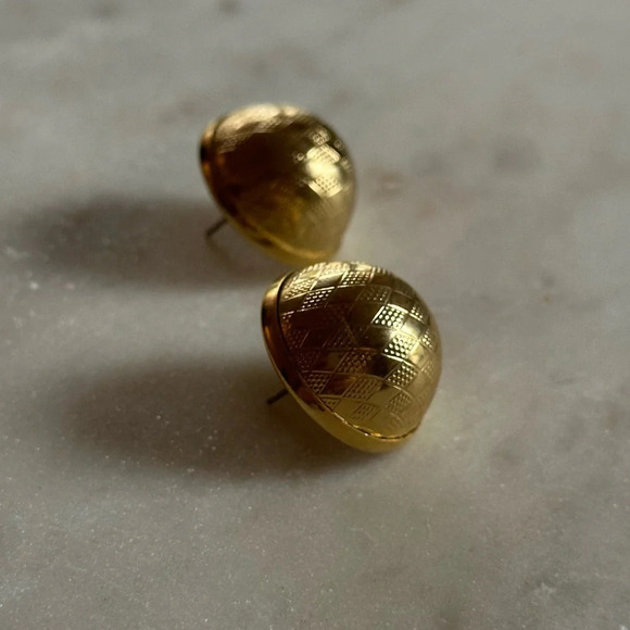 Vintage Gold Tone Earrings Large Round Stud Textured Checkered Diamond Pattern - Picture 2 of 6